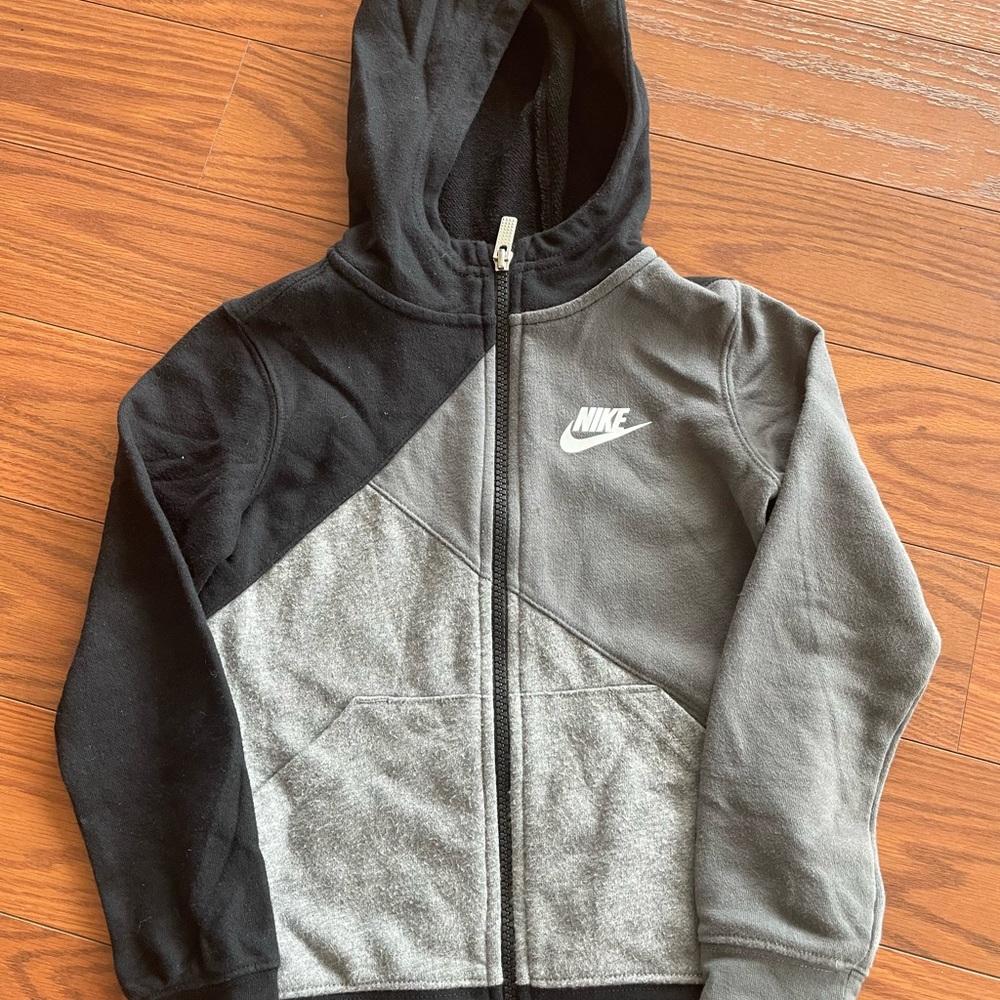 Nike Black and Gray Zip-Up Hoodie Sporty Sweatshirt